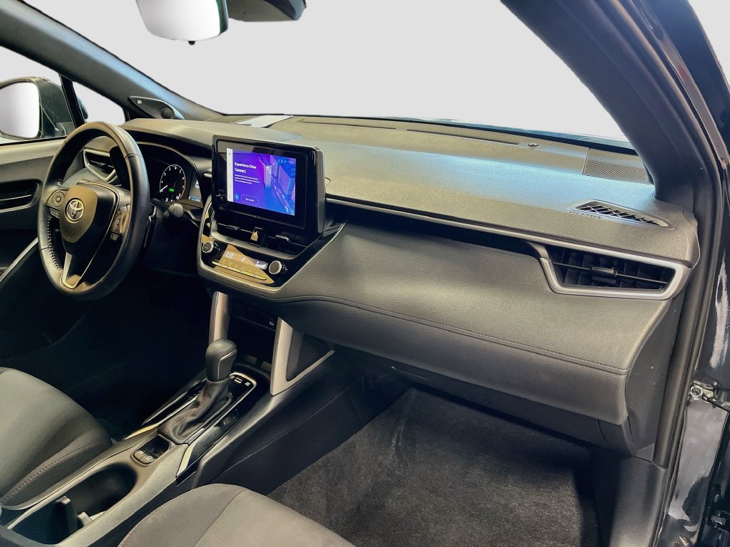 Used 2024 Toyota Corolla Cross AWD Hybrid w/ Moonroof Package image 29