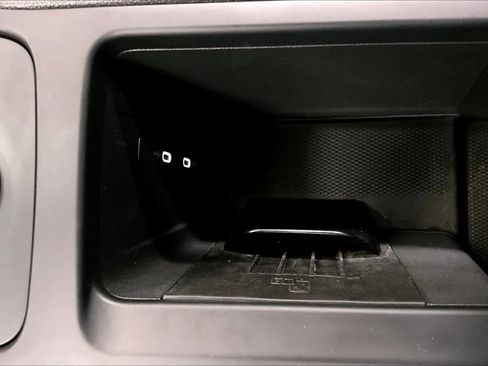 Used 2025 Volkswagen Tiguan SE image 36