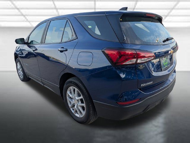 Used 2022 Chevrolet Equinox LS FWD image 2