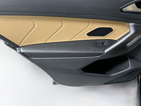 Used 2023 Volkswagen Tiguan SE image 24