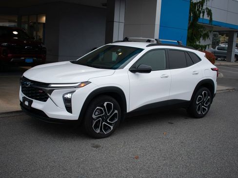 Used 2025 Chevrolet Trax RS image 1