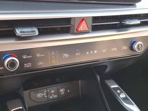 Used 2024 Kia Sorento S image 15