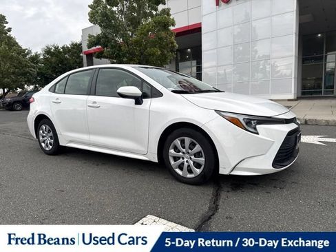 Used 2023 Toyota Corolla LE w/ Carpet Mat Package (TMS) FWD image 3