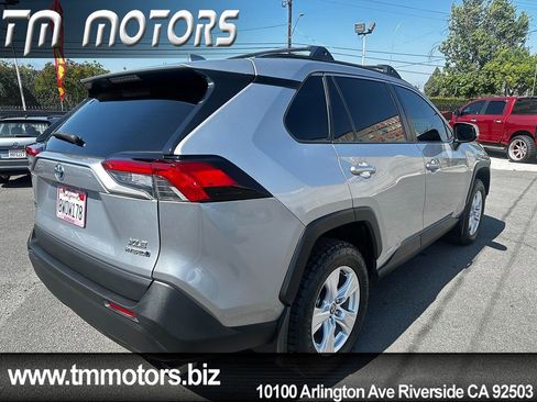 Used 2021 Toyota RAV4 XLE AWD/4WD image 21
