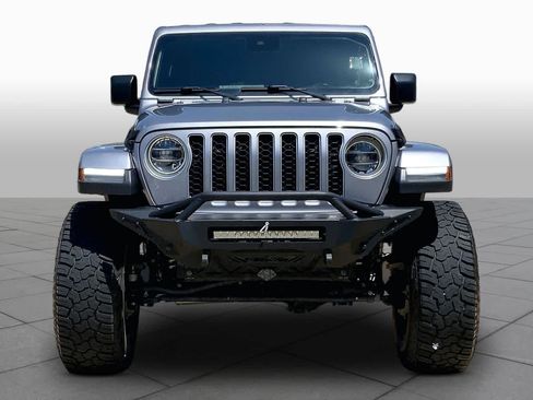 Used 2020 Jeep Gladiator Overland AWD/4WD image 4