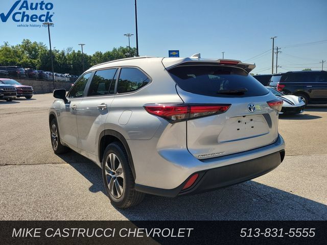 Used 2023 Toyota Highlander XLE FWD image 3