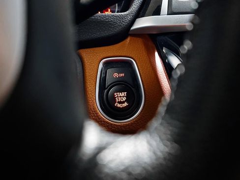 Used 2017 BMW 330i xDrive Sedan image 28