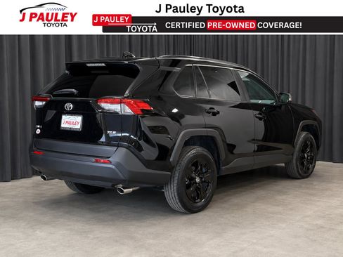 Used 2025 Toyota RAV4 XLE FWD image 3