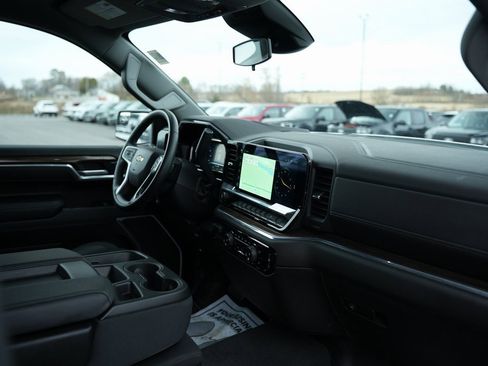 Used 2025 Chevrolet Silverado 1500 LT image 12