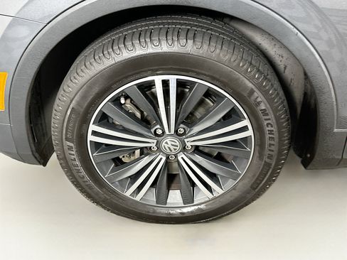 Used 2018 Volkswagen Tiguan SEL w/ 3rd Row Seat Package image 11