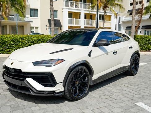 Used 2023 Lamborghini Urus Performante image 2