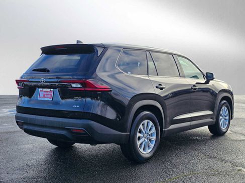 Used 2025 Toyota Grand Highlander AWD image 3