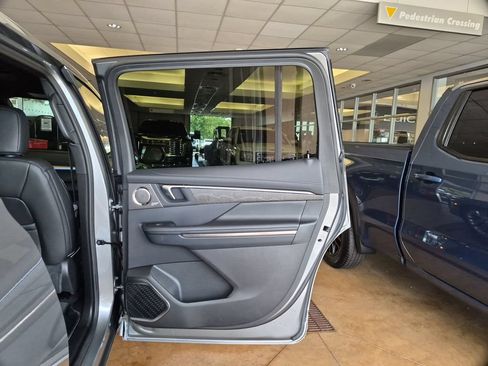 New 2027 Buick Enclave Avenir w/ LPO, Floor Liner Package AWD/4WD image 34
