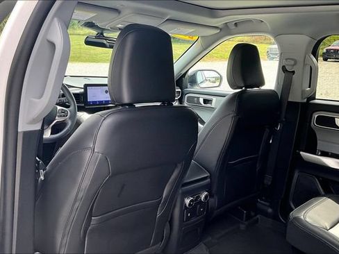 Used 2024 Ford Explorer XLT w/ Equipment Group 202A AWD/4WD image 32