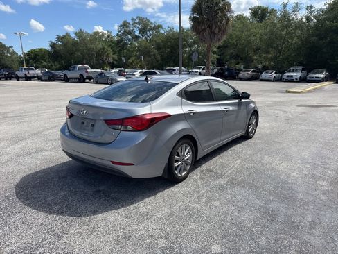 Used 2016 Hyundai Elantra SE w/ Option Group 02 FWD image 3