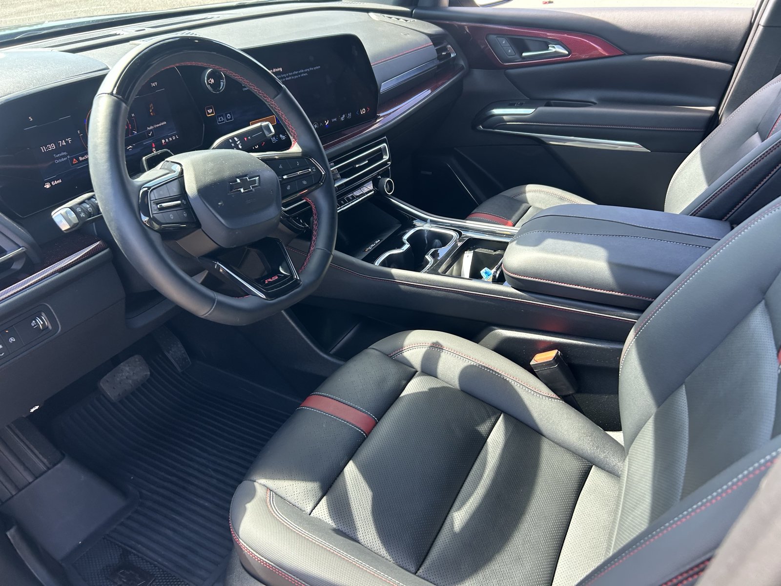 Used 2026 Chevrolet Traverse RS w/ LPO, Floor Liner Package FWD image 14