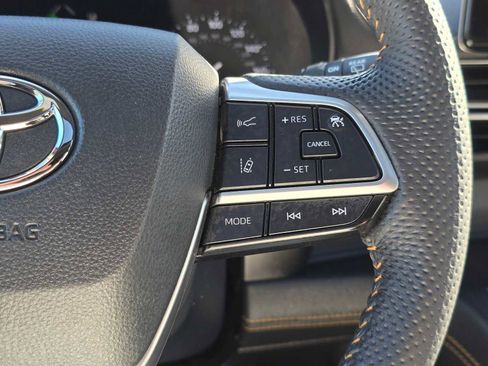 Used 2024 Toyota Sienna XLE Woodland Edition AWD/4WD image 32