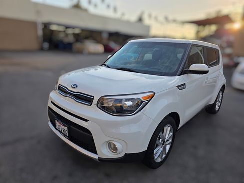 Used 2018 Kia Soul + image 1