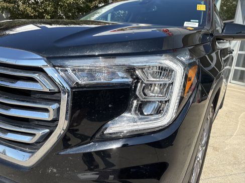Used 2024 GMC Terrain SLT AWD/4WD image 11