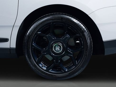 Used 2024 Rolls-Royce Cullinan Black Badge image 21