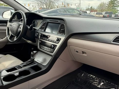 Used 2016 Hyundai Sonata Sport w/ Option Group 03 image 9