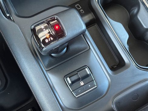 Used 2023 GMC Sierra 1500 AT4 w/ Technology Package AWD/4WD image 31