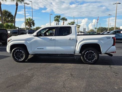 Used 2024 Toyota Tacoma TRD Sport AWD/4WD image 4