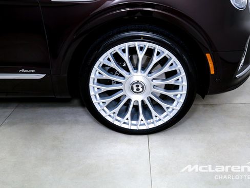 Used 2023 Bentley Bentayga Extended Wheelbase image 36