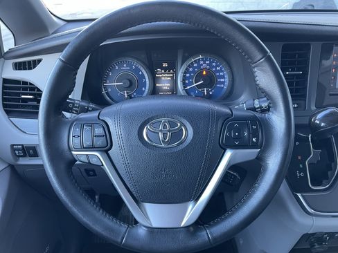 Used 2016 Toyota Sienna XLE image 21