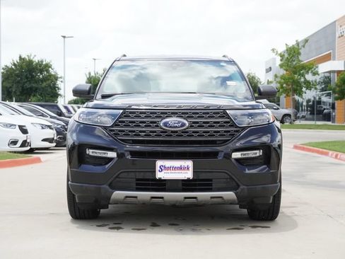 Used 2021 Ford Explorer XLT w/ Equipment Group 202A RWD image 2