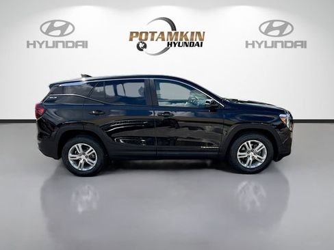 Used 2023 GMC Terrain SLE image 4