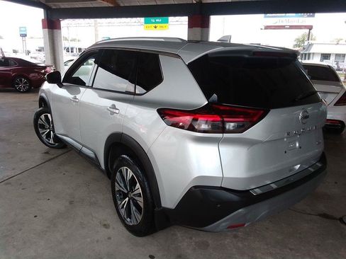Used 2021 Nissan Rogue SV w/ Premium Package FWD image 4