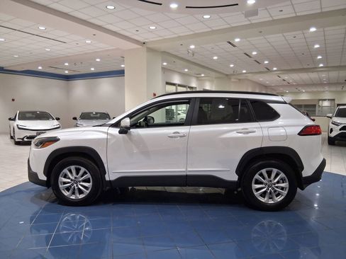 Used 2023 Toyota Corolla Cross LE image 6