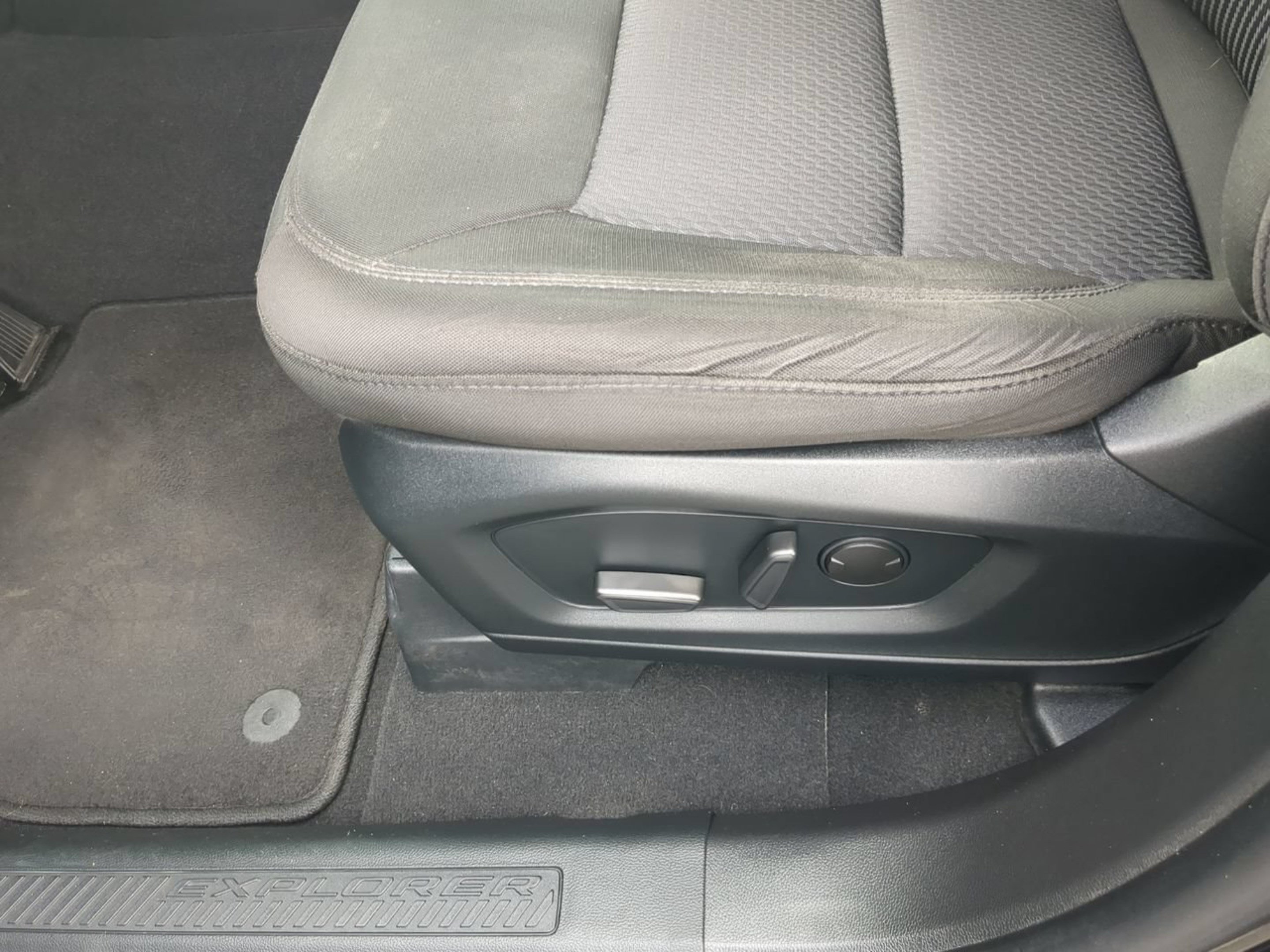 Used 2023 Ford Explorer XLT RWD image 25