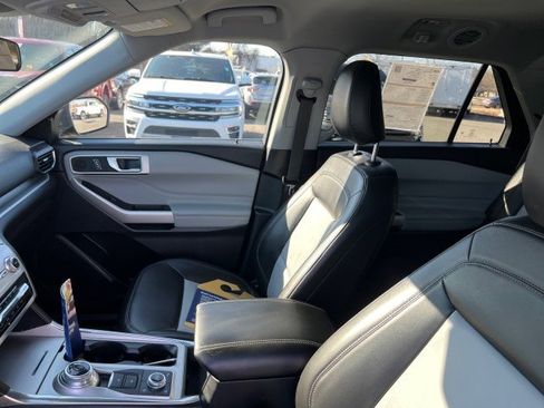 Certified 2022 Ford Explorer XLT w/ Equipment Group 202A image 9