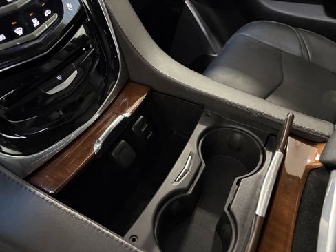 Used 2016 Cadillac Escalade Luxury image 10