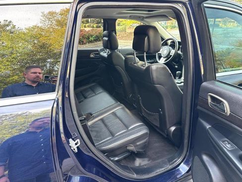 Used 2013 Jeep Grand Cherokee Laredo image 38