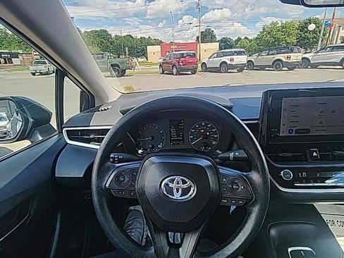 Used 2025 Toyota Corolla LE FWD image 2