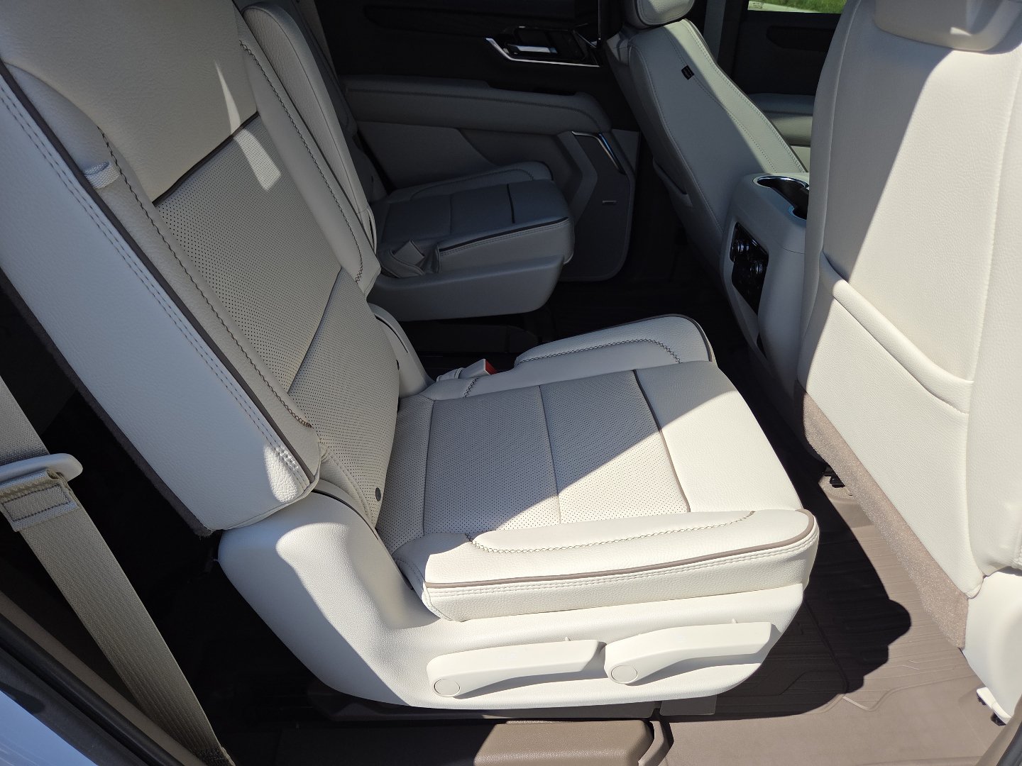 New 2026 GMC Yukon Denali w/ Denali Reserve Package AWD/4WD image 29