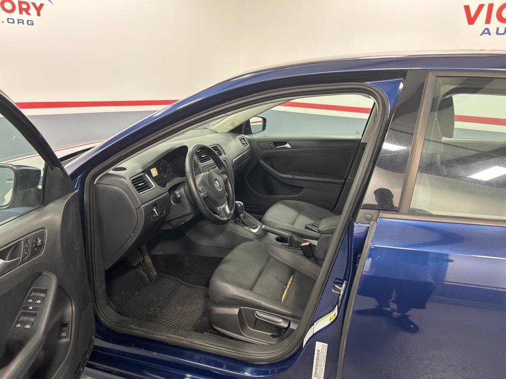 Used 2011 Volkswagen Jetta SE FWD image 9