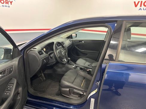 Used 2011 Volkswagen Jetta SE FWD image 9