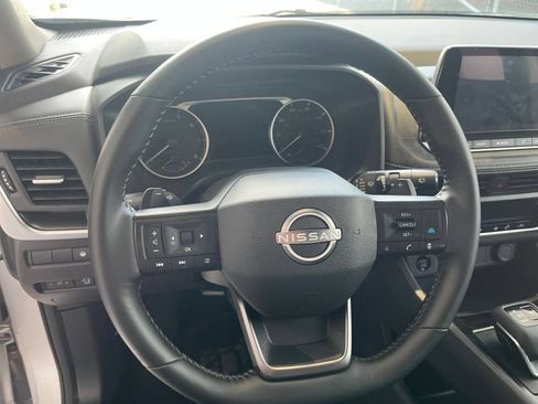 Used 2025 Nissan Rogue SV AWD/4WD image 30