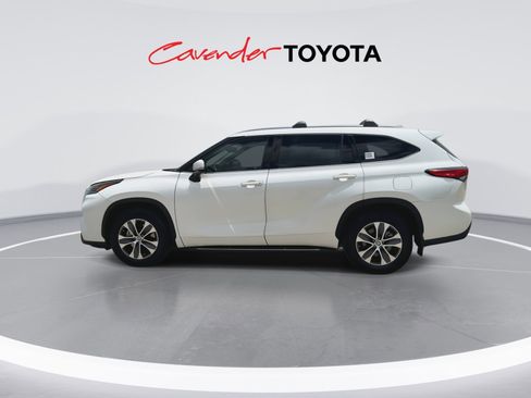 Certified 2021 Toyota Highlander XLE FWD image 5