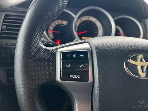 Used 2012 Toyota Tacoma PreRunner image 26