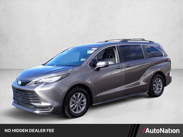 Used 2022 Toyota Sienna LE FWD image 1