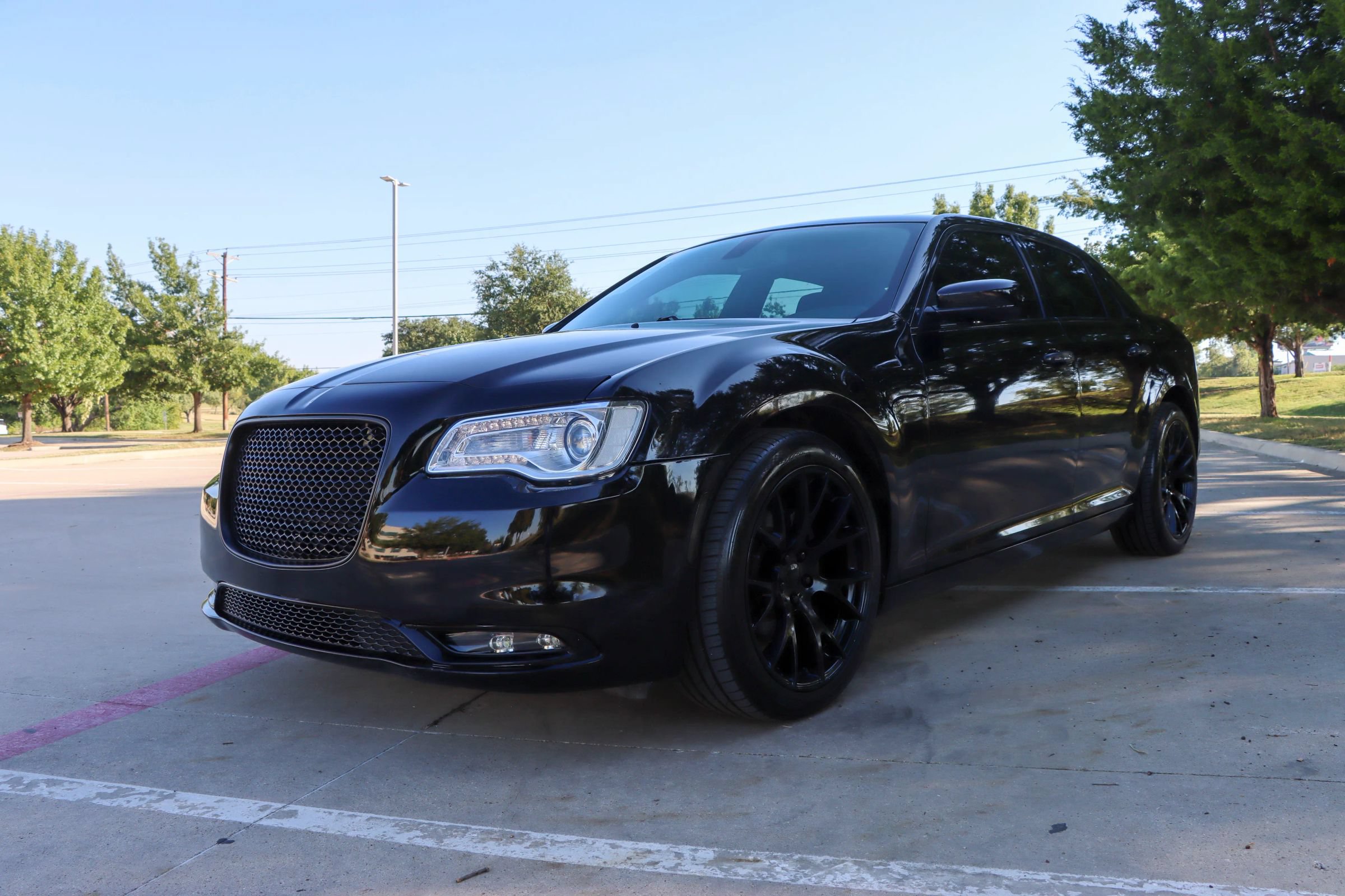 Used 2019 Chrysler 300 C RWD image 3