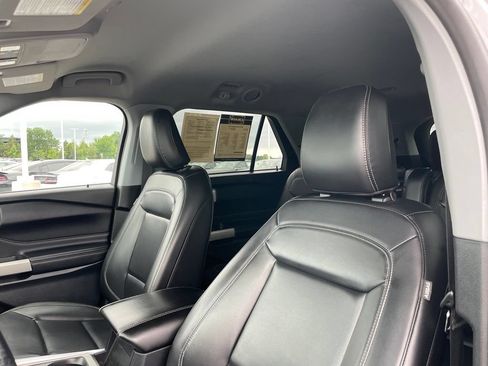 Used 2021 Ford Explorer XLT w/ Equipment Group 202A AWD/4WD image 20