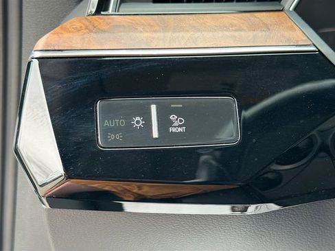 Used 2019 Audi e-tron Prestige image 36