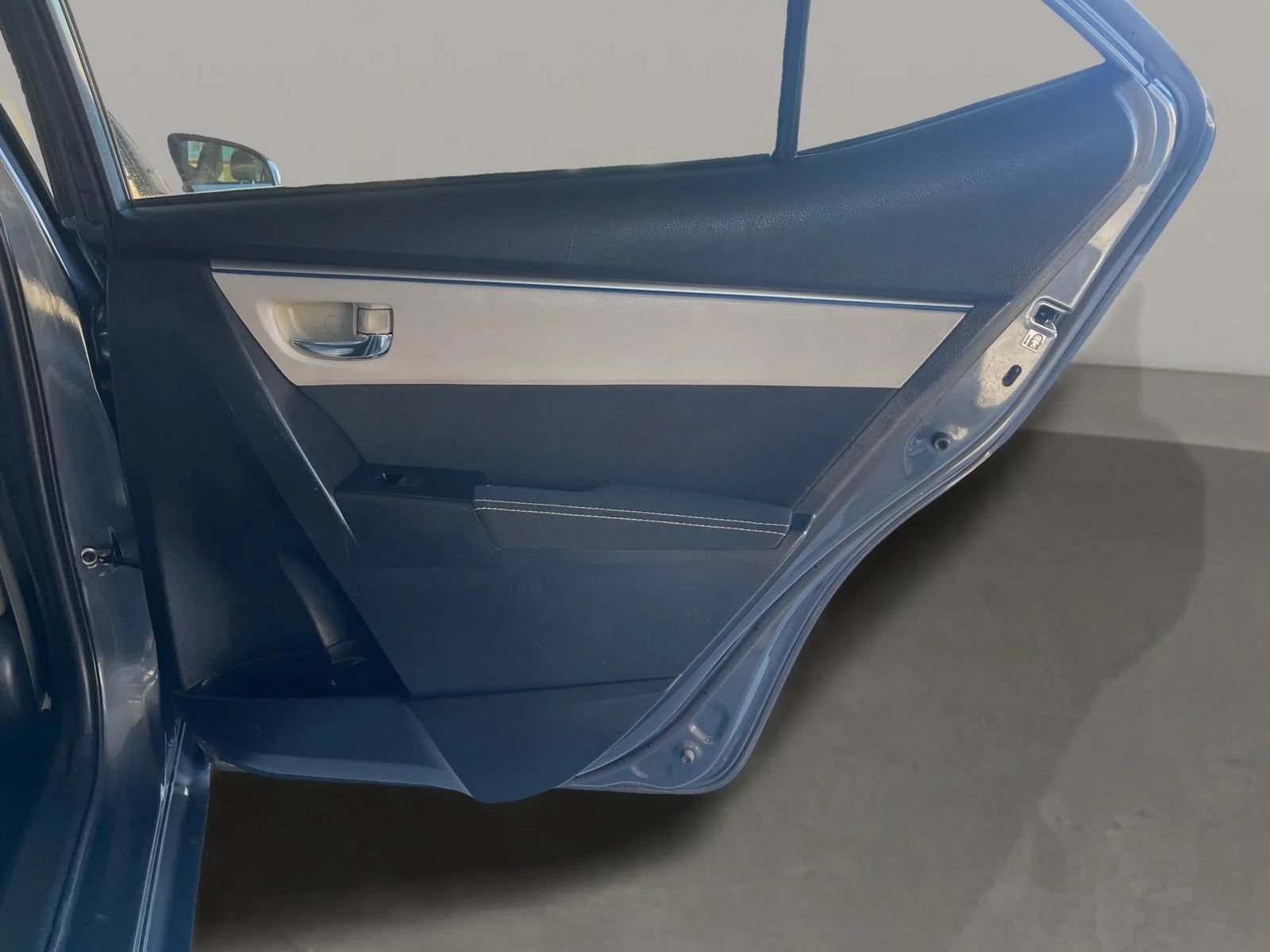 Used 2014 Toyota Corolla LE FWD image 19