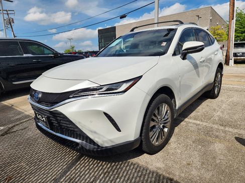Used 2023 Toyota Venza XLE AWD/4WD image 32